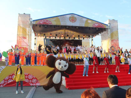 Евгений Кадышев и депутаты приняли участие в мероприятиях, посвященных Дню Республики