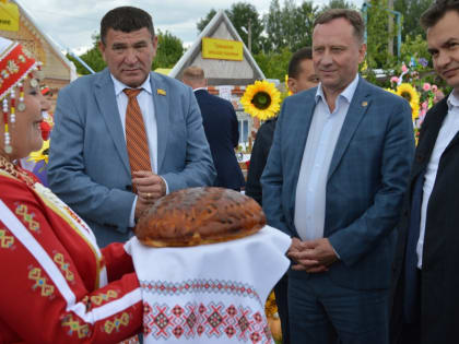 Эмир Бедертдинов в Янтиковском округе принял участие в празднике «Акатуй-2023»