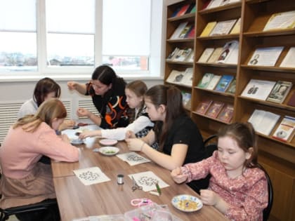 В центральной библиотеке прошел мастер-класс по бисероплетению «Украшения из бисера».