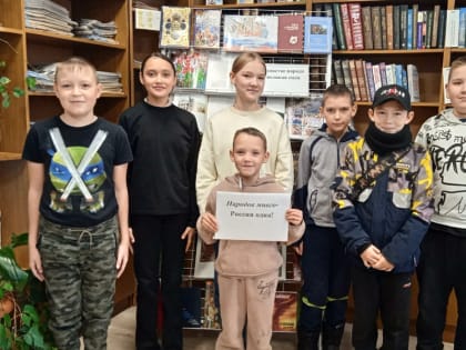 В Центральной библиотеке Шемуршинского муниципального округа действует выставка-знакомство «В единстве народа – великая сила».