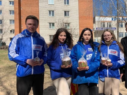 Молодогвардейцы Чувашии поздравили семьи мобилизованных солдат с Пасхой