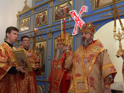 Анатолий Аксаков и Сергей Семенов приняли участие в Божественной литургии