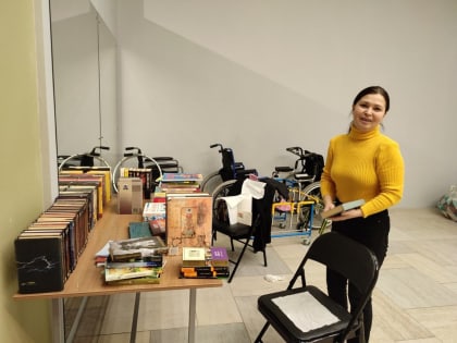 Подарили книги детям и их родителям