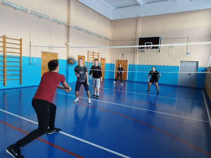 В Чувашско-Сорминской школе состоялась товарищеская встреча  учащихся школы с выпускниками