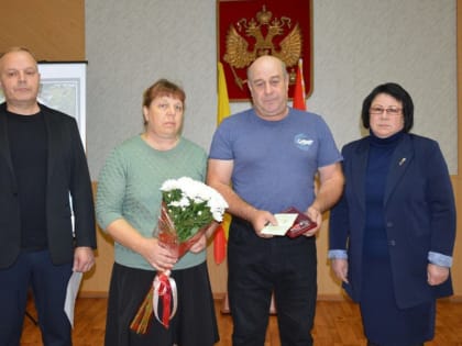Состоялась передача удостоверения к награде ордена Мужества семье Уткина Валентина Эдуардовича