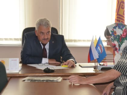 Леонид Черкесов провел прием граждан в новой Общественной приемной Госсовета Чувашии