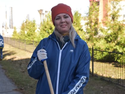 Сотрудники администрации Ядринского муниципального округа вновь вышли на субботник по благоустройству территории г. Ядрин