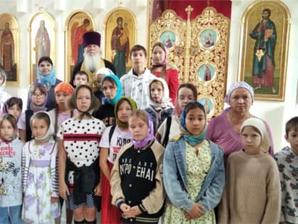 Воспитанники школьного лагеря посетили храм в честь Казанской иконы Божией Матери города Казловка