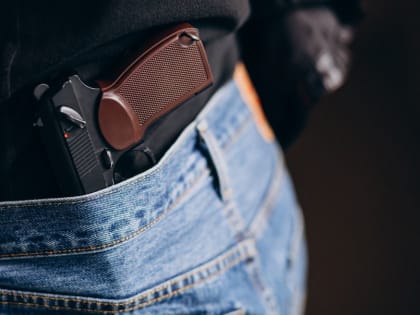 В Чебоксарах неизвестный расстрелял три машины из пневматического оружия