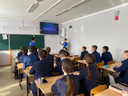 Молодогвардейцы Комсомольского местного отделения провели классный час в честь Дня родного языка