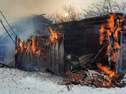 При пожаре в Чебоксарском районе в заброшенном доме погиб человек