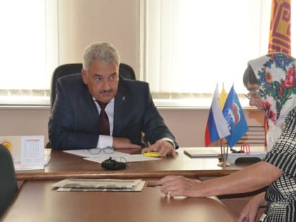 Леонид Черкесов провел прием граждан в новой Общественной приемной Госсовета Чувашии