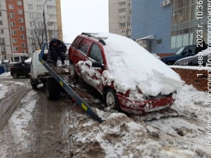 В Чебоксарах эвакуируют брошенные автомобили, мешающие снегоуборке