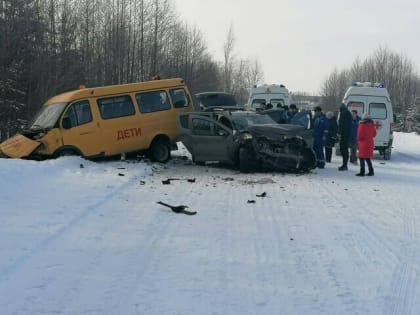 В Ибресинском районе в ДТП попал школьный автобус