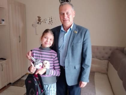 Депутат Дмитрий Игумнов принял участие в акции «Собери ребенка в школу»