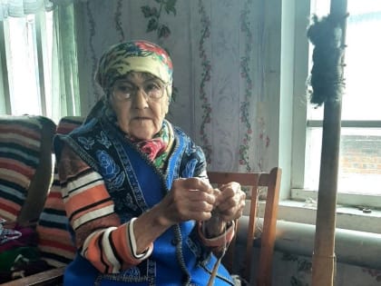 Пожилые шумерлинцы поддерживают бойцов на фронте