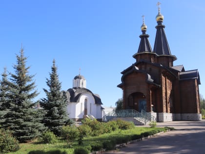 Глава администрации города Алатыря Д.В. Трифонов поздравил православных с Яблочным спасом