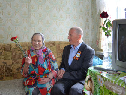 К ветеранам  - с поздравлениями