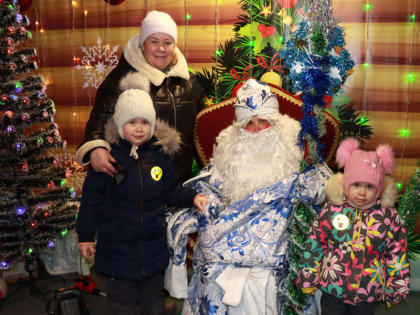 В парке «Старый город» прошло новогоднее представление «Снежная сказка: выбери свою снегурочку».