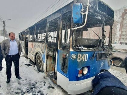 В Чебоксарах сгорел троллейбус