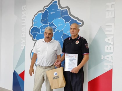 Леонид Черкесов поблагодарил героя-полицейского, спасшего от урагана десятки людей