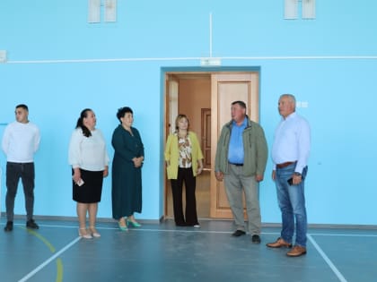 Глава Чебоксарского округа Николай Хорасев проверил ход капитального ремонта школ