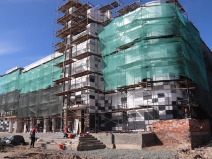 В Новочебоксарске продолжается ремонт  бывшего кинотеатра «Атал»