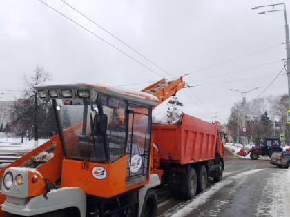 Снежная уборка в городе продолжается