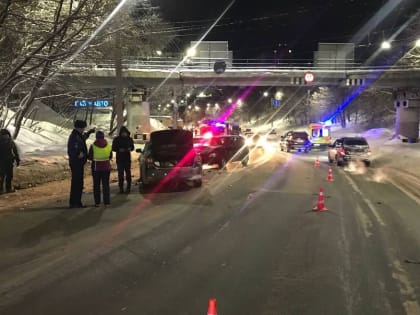 В Чебоксарах в ДТП с участием 3-х машин пострадали 5 человек