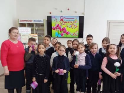 В Аликовской детской библиотеке прошла конкурсно - игровая программа «Нет тебя прекрасней…»