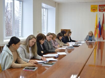 Состоялось плановое заседание комиссии по делам несовершеннолетних и защите их прав