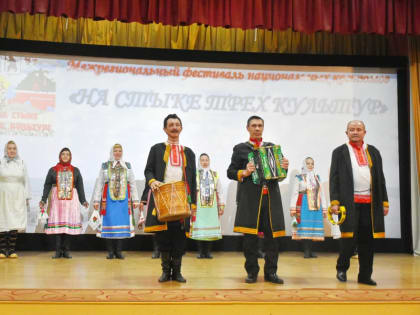 В День народного единства в Козловском муниципальном округе прошёл межрегиональный фестиваль «На стыке трёх культур»