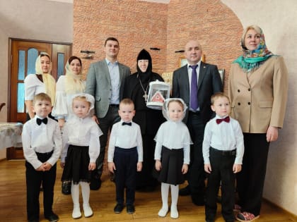 Глава округа Алексей Иванов поздравил с днем рождения настоятельницу Тихвинского Богородицкого женского монастыря игумению Нину