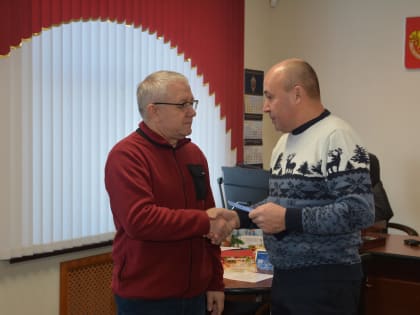 Вручение памятной медали «95-летие образования Батыревского района» доктору филологических наук, доценту, ректору Чувашского республиканского института образования Юрию Исаеву