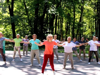 Чебоксарские пенсионеры устроили флешмоб «Да здравствует здоровый образ жизни»