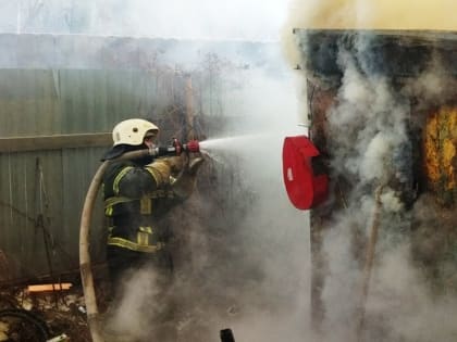 Пожарные спасли трех человек, в том числе одного ребенка