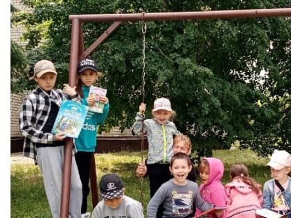 ЧТЕНИЕ НА СВЕЖЕМ ВОЗДУХЕ «С КНИЖКОЙ НА ЛУЖАЙКЕ»