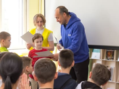 Депутат Владимир Лидерман поздравил победителей V городского хакатона в Чебоксарах