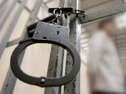 В Яльчиках мужчина избил и, угрожая убийством, изнасиловал свою знакомую