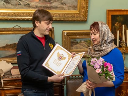 Сергей Кравцов вручил почетные грамоты псковским учителям