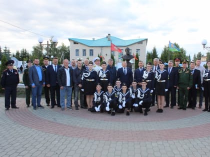 В центре села Порецкое установлен бюст академика-кораблестроителя А.Н. Крылова