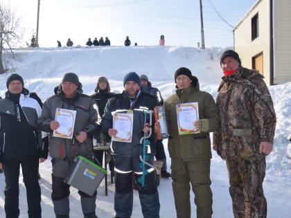 В Козловке прошли соревнования по подлёдному лову памяти Владимира Ильича Смирнова