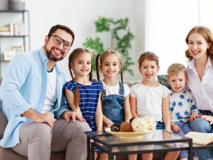 Ежемесячная денежная выплата семьям в случае рождения (усыновления) третьего ребенка или последующих детей направлена на счета получателей