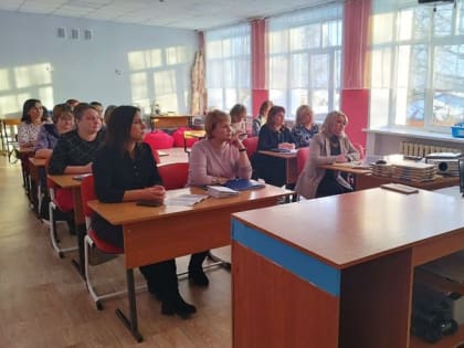 Новые подходы в работе классного руководителя обсудили на методическом семинаре классных руководителей Урмарского муниципального округа