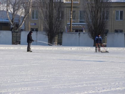 Началась подготовка катка на стадионе «Труд».