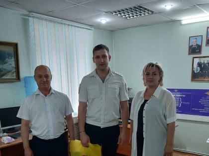 Ольга и Дмитрий Фунтиковы поздравили сотрудников ГИБДД с праздником