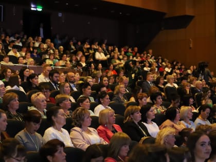 На конкурсе "Я – женщина" Анатолий Аксаков с теплотой вспомнил свою маму