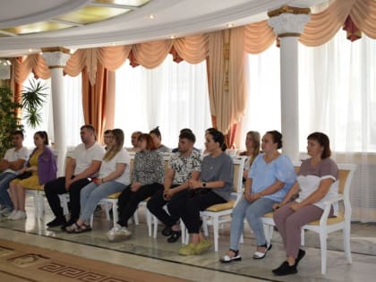 В отделе ЗАГС города Алатыря состоялась встреча молодых пар с семейным психологом в рамках проекта «Вместе навсегда – высшая цель семейной жизни»