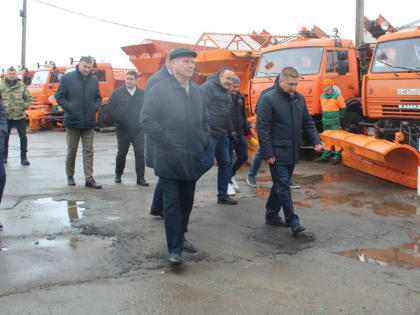Народные избранники убедились в готовности муниципального дорожного предприятия АО «Дорэкс» к зимнему периоду