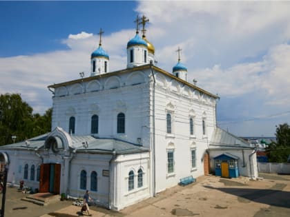 Сотрудники следственного изолятора №1 УФСИН России посетили Введенский собор в г.Чебоксары